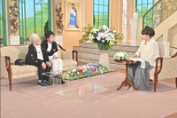 8月15日放送の「徹子の部屋」に出演した長崎原爆被害者の森田富美子さんと、娘の京子さん＝テレビ朝日提供