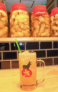 「さんちか店」限定のドリンク「さしすのジンバック」（税込み429円）。