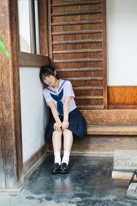 坂倉花1st写真集（株式会社KADOKAWA）より＝撮影：HIROKAZU