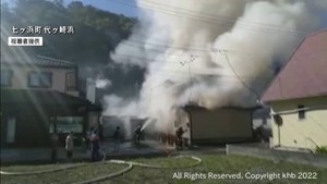 住宅をほぼ全焼する火事　住人男性がやけど　宮城・七ヶ浜町
