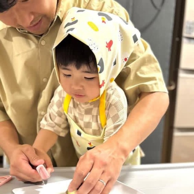 お父さんと料理をすることも（しゅうくん/ときくんママさん提供）
