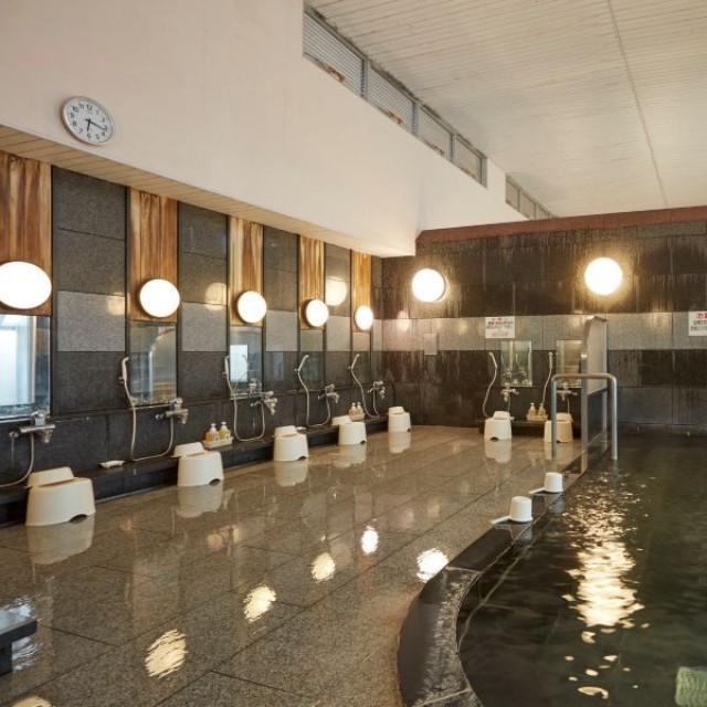 太陽館の温泉施設の浴場。 ※高畠町観光協会提供
