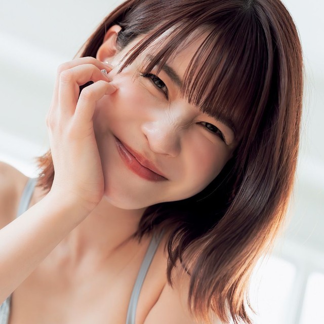 岸明日香「週刊SPA! 」(扶桑社)5月26日号より＝撮影／唐木貴央 ヘアメイク/徳永舞 スタイリング/菊地文子