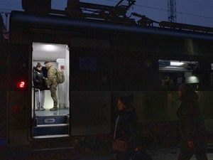 戦い続ける兵士の疲労と兵役逃れ　ロシアの全面侵攻から3年、ウクライナで広がる危機