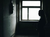 家を出る日、私が母・姉・妹を守ると決めた。自然と涙が止まった