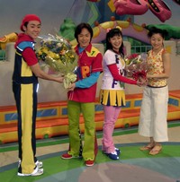 （左から）小林よしひさ、佐藤弘道、タリ・キヨコ、いとうまゆ＝2005年