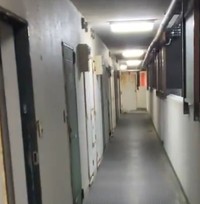 最近まで営業していたとは思えない廃墟感 画像提供：レイヴンさん※画像はトリミングしています