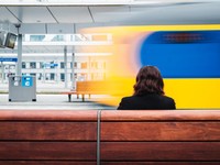 家族、結婚、感情まで？「わたし」の代わりを誰かが生きてくれる世界