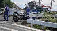 岡山市の市道でトラックがバイクを巻き込む事故　バイクの男性が重体