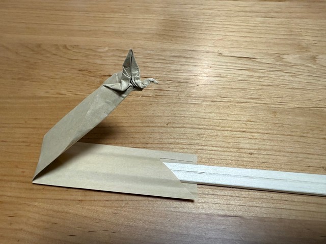 まさかこんな所にも！割り箸を入れる紙でも小さな折り鶴が！（提供：風虱虱虱虱さん）