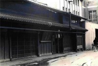 昭和43年ごろの「田中長奈良漬店」の外観（提供画像）