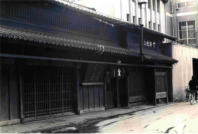 昭和43年ごろの「田中長奈良漬店」の外観（提供画像）