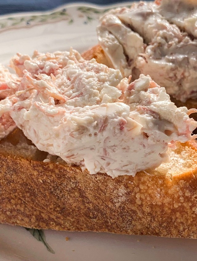 ベルク特製「ポークアスピック」は食べたら虜になるパテ。冷たいままトーストやクラッカーにのせて（井野朋也さんTwitterより）