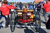 メルセデスベンツの一号車、パテント・モトール・バーゲンの完全レプリカ。エンジンもリムも一から手造り、産業技術短期大学ものづくり研究室の力作です。