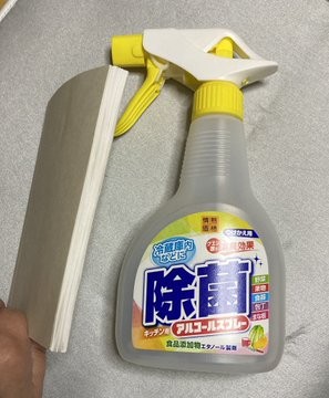 波打ちがひどい箇所は高濃度アルコールスプレーで湿らせます（大栗紙工株式会社@OGUNO_notebook）