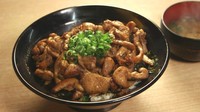 名物「かしわバター丼」でUターン＆Iターンをつかめ　神奈川大学の食堂で香川県フェア