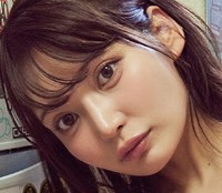 似鳥沙也加（撮影：彦坂栄治　ヘアメイク：エノモトマサノリ　スタイリング：田中陽子）