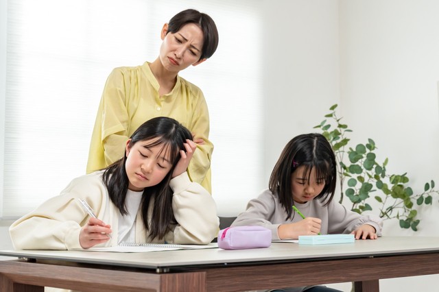 2週間に1度は「不機嫌な自分を後悔」　※画像はイメージです（ponta1414/stock.adobe.com）