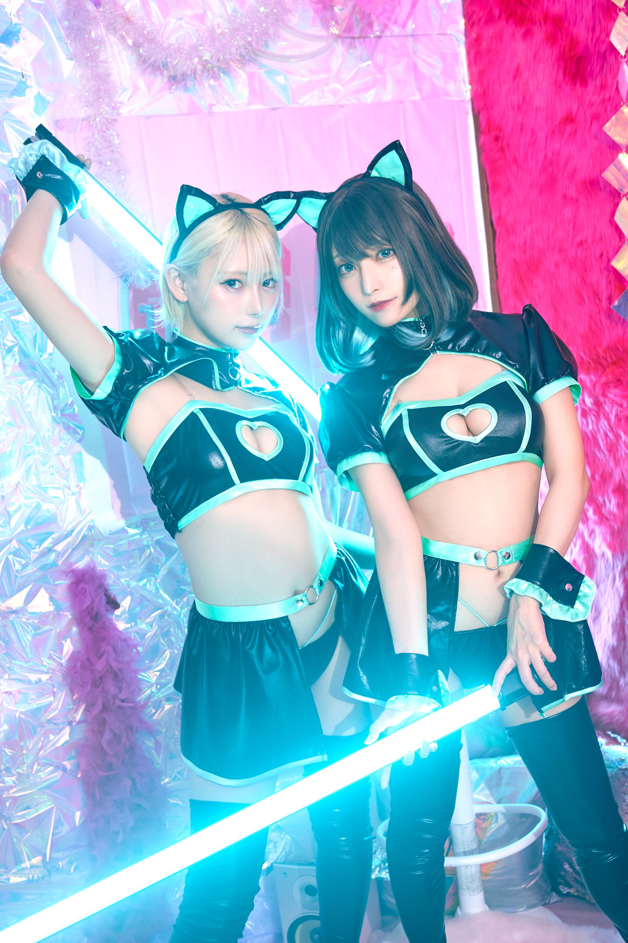 篠崎こころ、宮本彩希 新作コスチュームでかわいい＆セクシーな魅力を