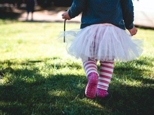 その違和感こそが、大人とピンクの間にある複雑で絶妙な距離感