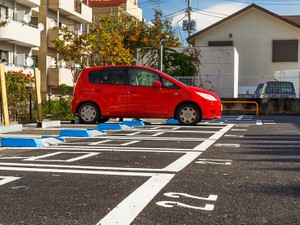 相続した実家を駐車場にするメリット・デメリットとは？ 固定資産税など税負担に留意