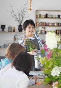 月に1度開催しているフラワーレッスン（提供：花・色・デザイン研究所　えはらはるこさん）
