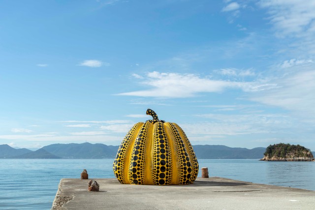 《南瓜》草間彌生 2022年 ©YAYOI KUSAMA　画像提供：ベネッセアートサイト直島