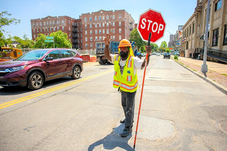 Noel Willis at work in the Brooklyn neighborhood of New York on Wednesday, July 20, 2022. Water bottles, with sweating beads of condensation, water guns, spraying in parks and inside apartments and fire hydrants transforming into sprinklers. These are some of the tools New Yorkers are using to work and play during the summer's first heat wave, as daily temperatures near 100 degrees. (Andrew Seng/The New York Times)