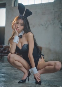 「週プレ」に登場した斎藤恭代©ティム・ギャロ／集英社
