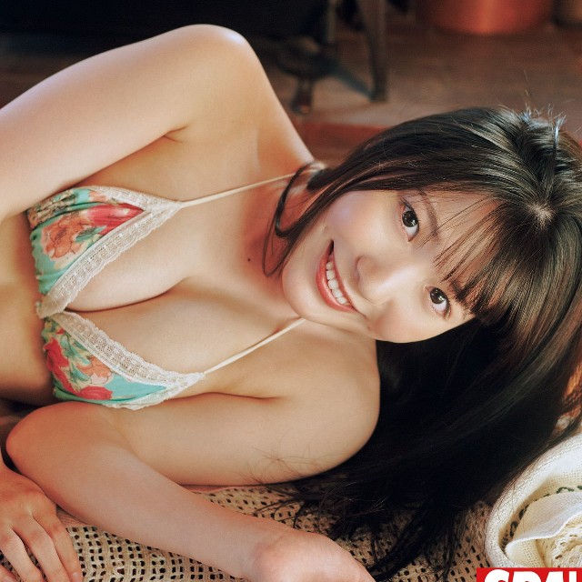 小日向優花（撮影／岡本武志　ヘアメイク／矢部恵子　スタイリング／佐賀愛衣）