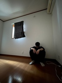 「まるでカラオケ映像のようなパパの姿」（エモちゃんさん提供)
