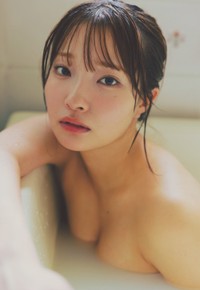 「週プレ」に登場した里仲菜月©倉本侑磨／集英社