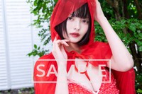「BEEEEM」3号に登場したすずら（撮影：江嶋綾恵梨　撮影協力：河邉有実莉　スタイリスト：馳尾潤子（Jstyles）　ヘアメイク：yukky（oddcolor）、安藤沙樹　提供：BEEEEM編集部）