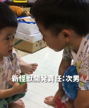 三男くんを怪獣に改造…！？5歳の発想に驚き！（提供：@sana_goodlife_さん）
