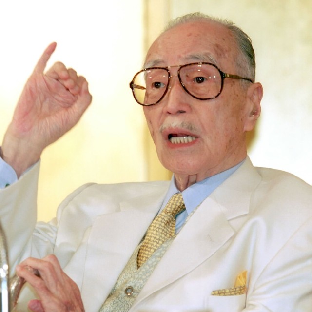 2003年５月、インタビュー取材に応じる森繁久彌さん