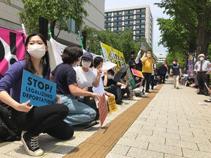 外国人支援の担い手、なぜ若い女性が多いのか　そこに日本の「不都合な真実」が