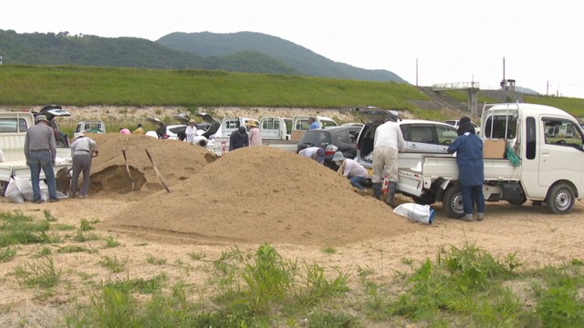 大雨に備えて土のう配布　岡山
