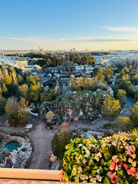 吹雪の翌朝。まだ残る雪と朝焼けが美しく清々しい