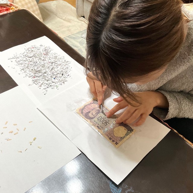 家族4人で声を掛け合いながら進めた修復作業／i l 1 0 5さん（@asdfg32296822）提供