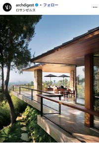 ジェニファーの前の家　Architectural Digestのインスタグラム＠archdigestより