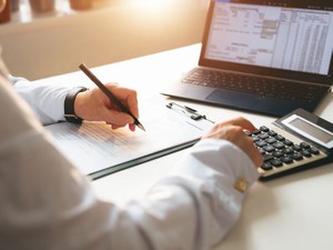 贈与税がかからない方法とは？　税理士が注意点もあわせて解説