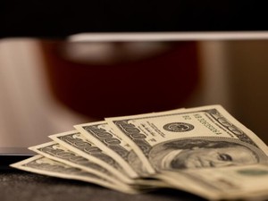 食べ物や物欲から、買えないものへと。お金の使い方に感じる「成長」