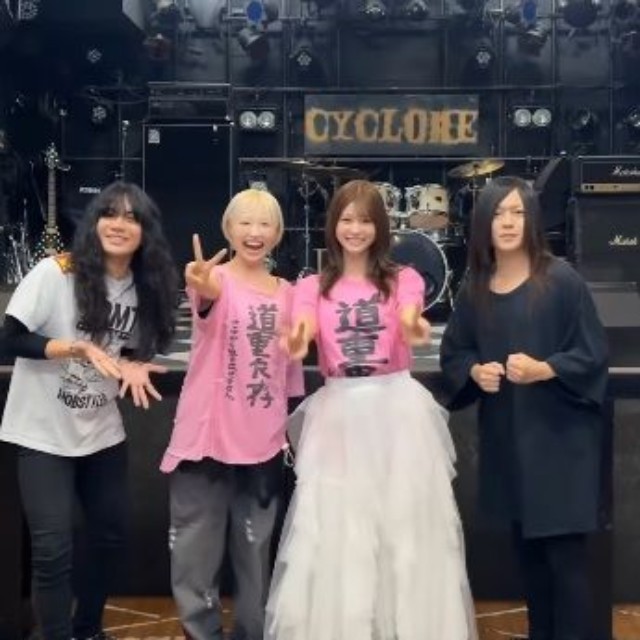 「ヤバいTシャツ屋さん」のインスタグラム＠yabat_official