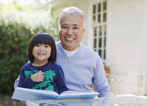 孫に財産を残すには　遺言や養子縁組、生前贈与の検討を