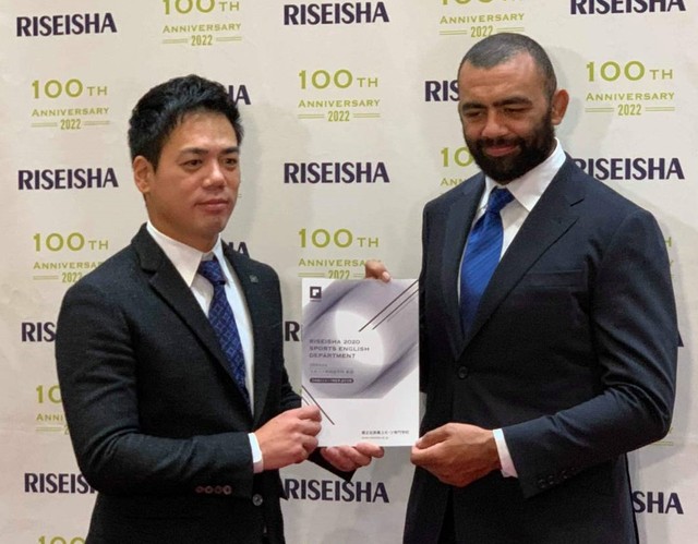 イベント登場した佐藤氏（左）とリーチ