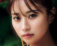 神山みれい（撮影：高橋慶佑　ヘアメイク：mahiro　スタイリング：工藤沙恵（ミタケイショウ））