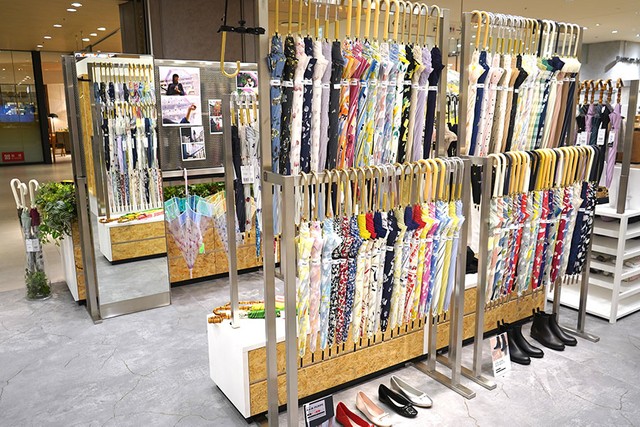 さまざまなデザイン・用途の長傘も充実