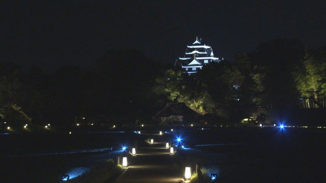 岡山後楽園で「夏の幻想庭園」始まる　園内の名所を明かりで照らす　高校生がデザインした作品も