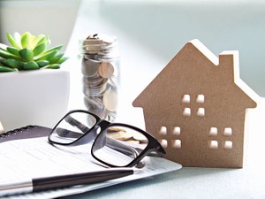 相続登記にかかる費用は？　司法書士報酬、必要書類の取得費用、税金を解説