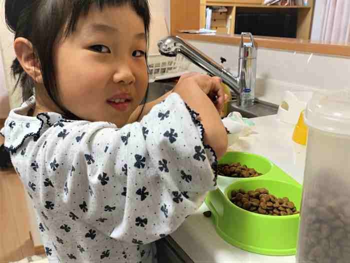 ご飯の盛りをサービスして、ママに叱られることも(鶴子さん提供)